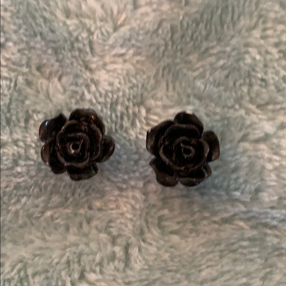 Black Flower Stud Earrings - Picture 1 of 1